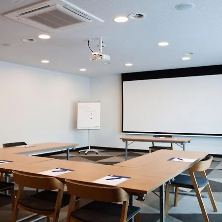 Отель Express - By Ihg