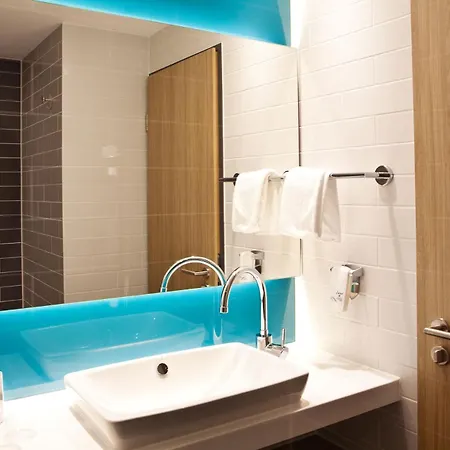 Отель Express - By Ihg 3*