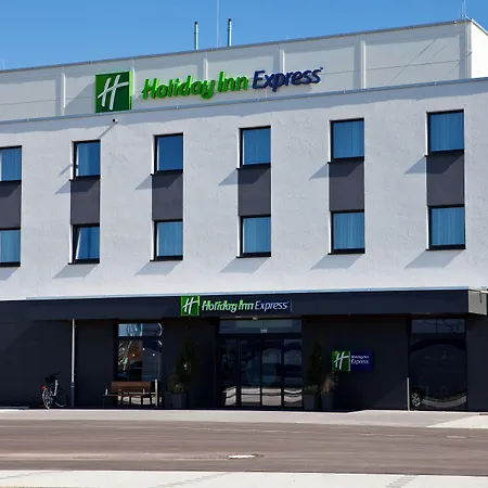 Express - By Ihg Hotel 3*