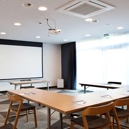 Express - By Ihg Отель