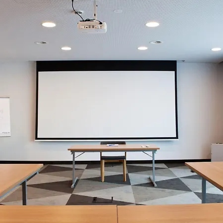 Отель Express - By Ihg 3*