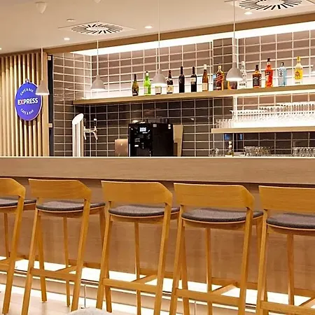 Express - By Ihg Отель 3*