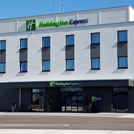 Express - By Ihg Hotel 3*